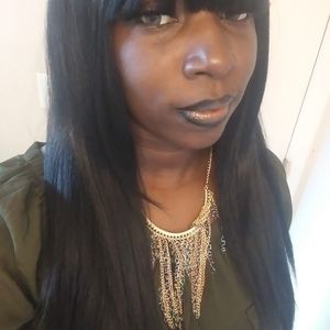 Meet your Posher, Latoya